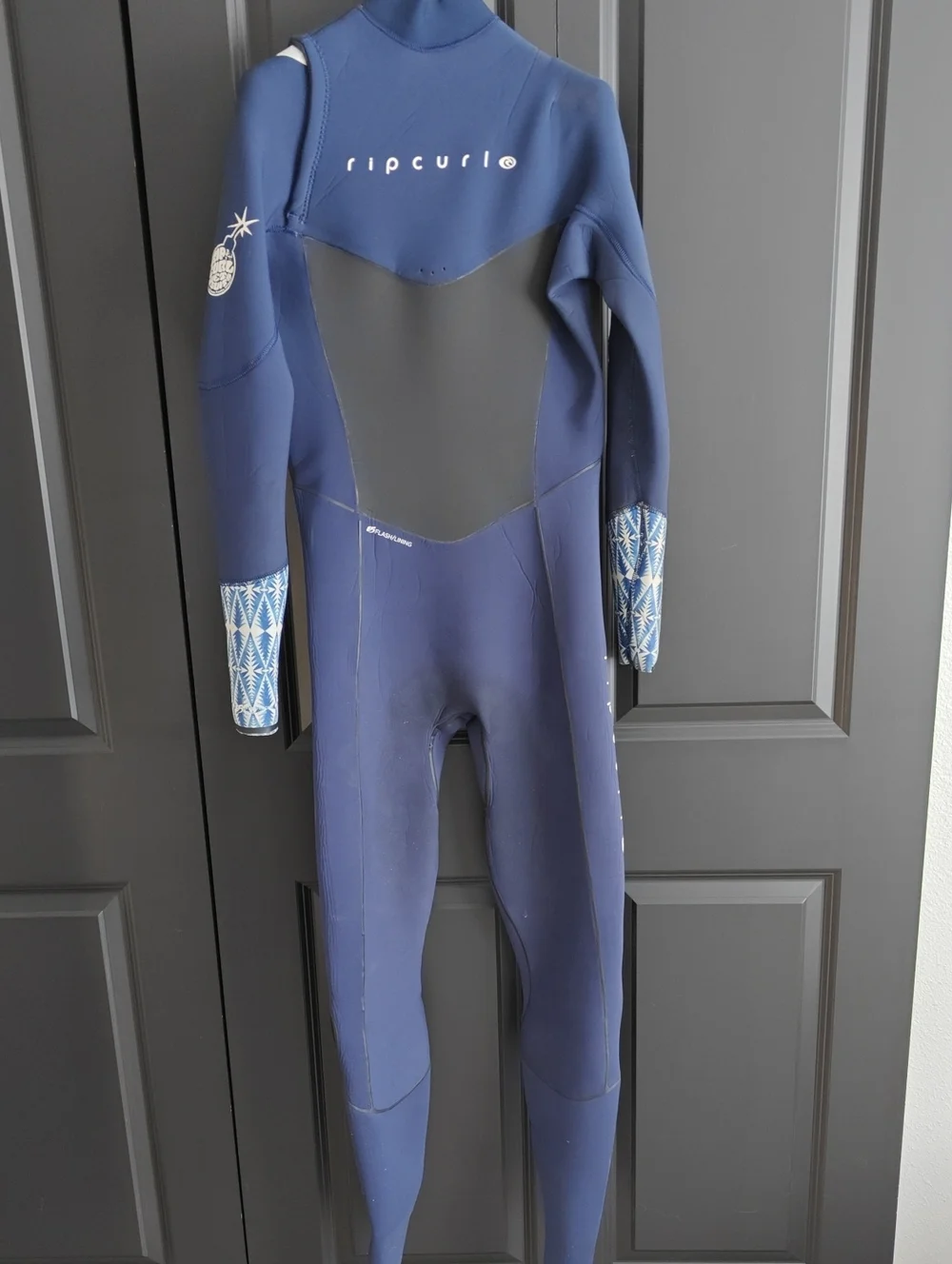 Rip Curl Women's 3/2 Wetsuit In Navy Blue with Patterned Cuffs.